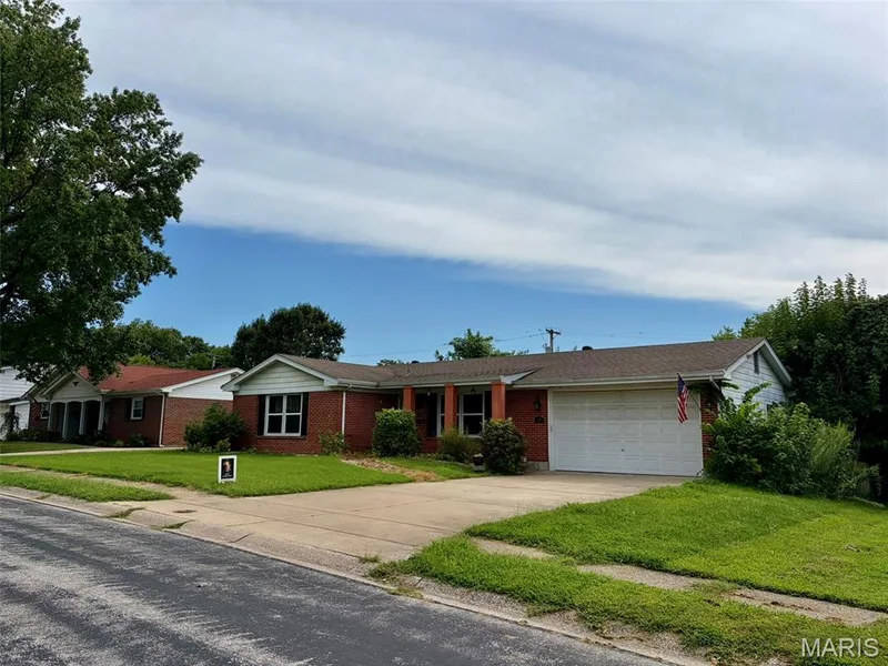 Desirable location — 2701 Headland Drive, St Charles, MO 63301