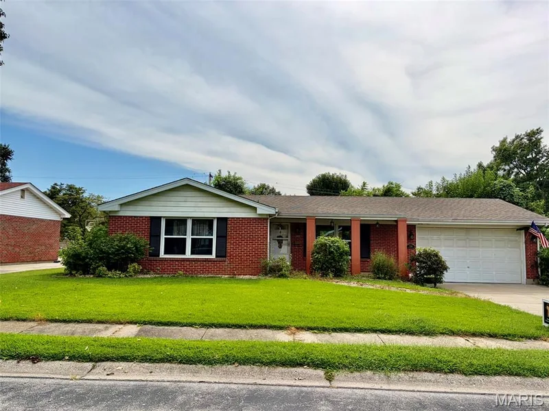 2701 Headland Drive, St Charles, MO — listing photo 1
