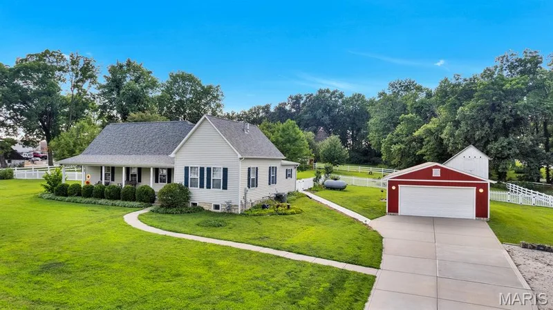 2365 Saint Paul Road, St Paul, MO — listing photo 1