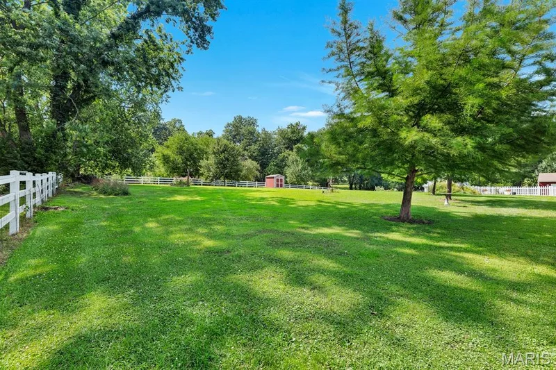 2365 Saint Paul Road, St Paul, MO 63366 — listing photo 18 of 28