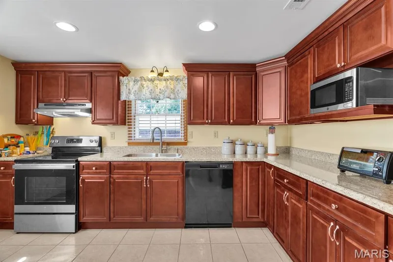 Oversized Eat-In Kitchen — 2365 Saint Paul Road, St Paul, MO 63366