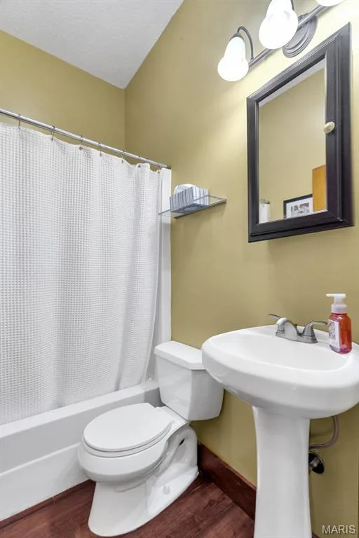 Hall Bath — 2365 Saint Paul Road, St Paul, MO 63366