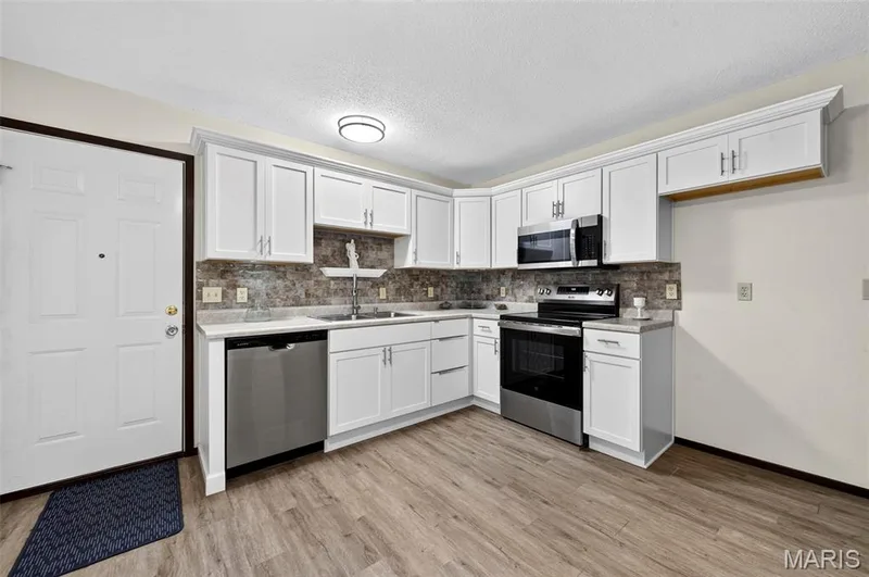 2305 Amarillo Drive, O'Fallon, MO 63368 — listing photo 7 of 27