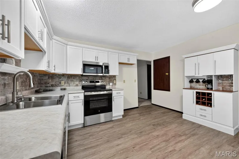 2305 Amarillo Drive, O'Fallon, MO 63368 — listing photo 8 of 27
