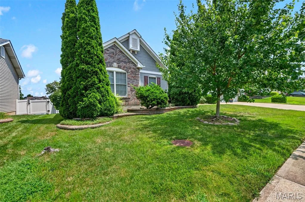 4425 Millcroft Drive, St Charles, MO 63304 — listing photo 1 of 37