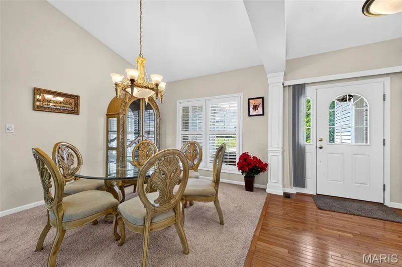 4425 Millcroft Drive, St Charles, MO 63304 — listing photo 3 of 37
