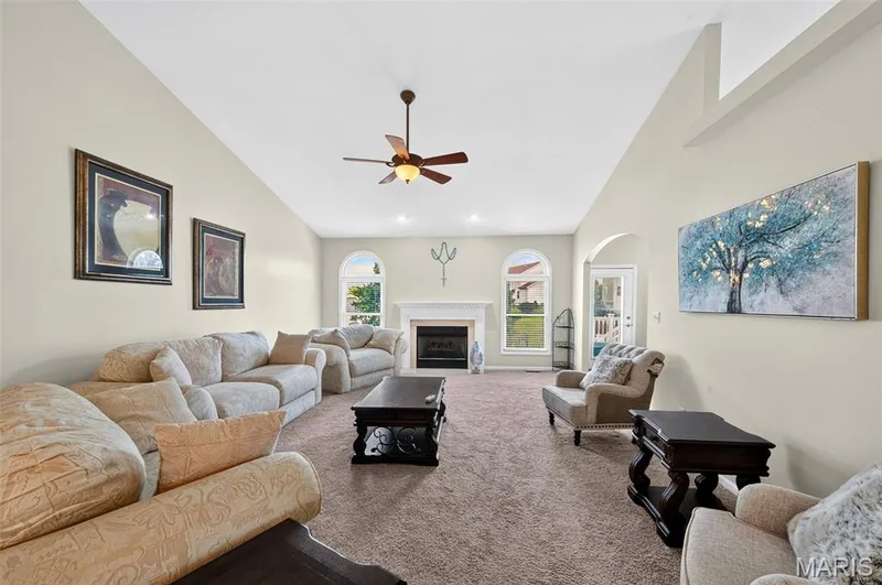 4425 Millcroft Drive, St Charles, MO 63304 — listing photo 5 of 37