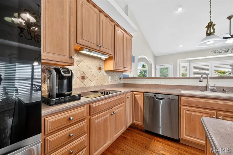 4425 Millcroft Drive, St Charles, MO 63304 — listing photo 6 of 37