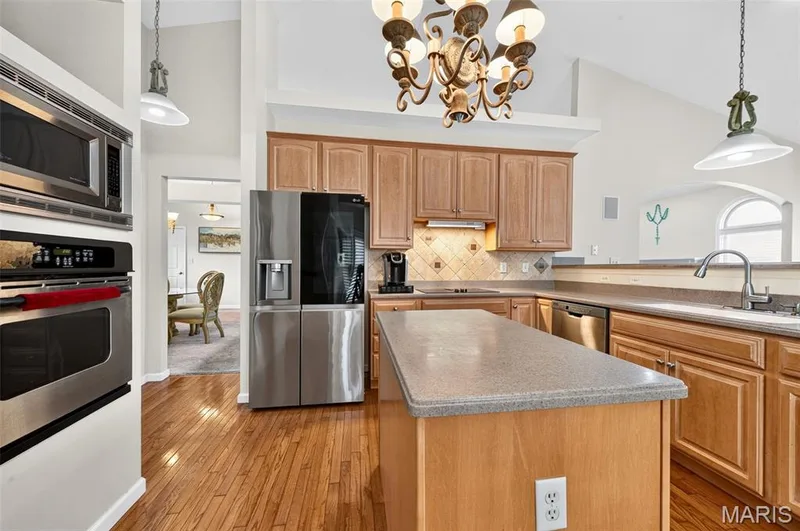 4425 Millcroft Drive, St Charles, MO 63304 — listing photo 8 of 37