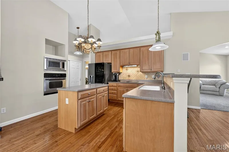 4425 Millcroft Drive, St Charles, MO 63304 — listing photo 9 of 37