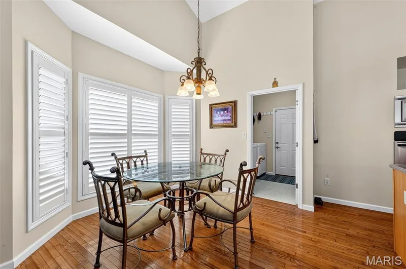 4425 Millcroft Drive, St Charles, MO 63304 — listing photo 10 of 37