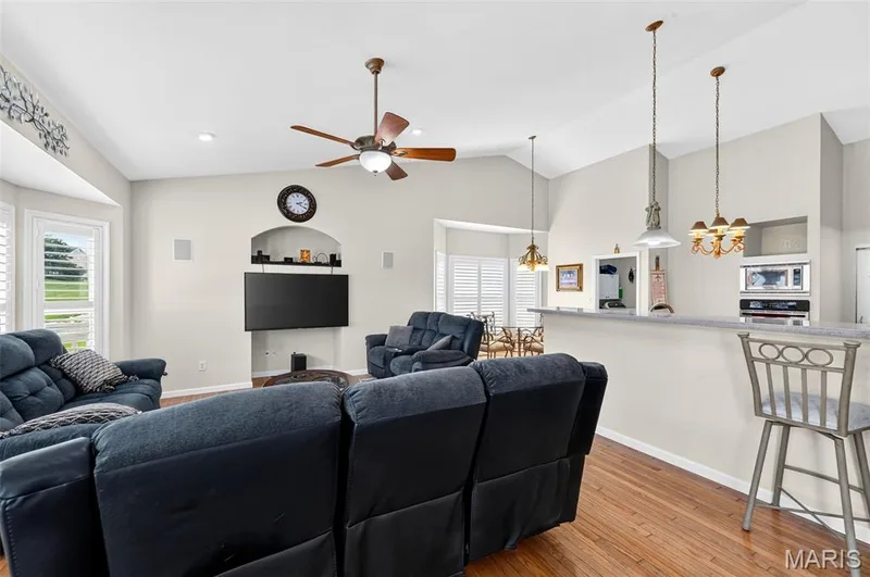 4425 Millcroft Drive, St Charles, MO 63304 — listing photo 11 of 37