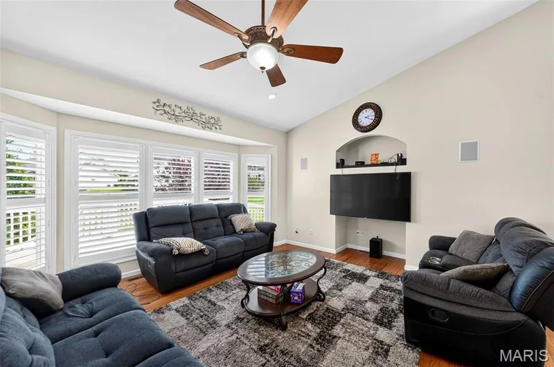 4425 Millcroft Drive, St Charles, MO 63304 — listing photo 12 of 37