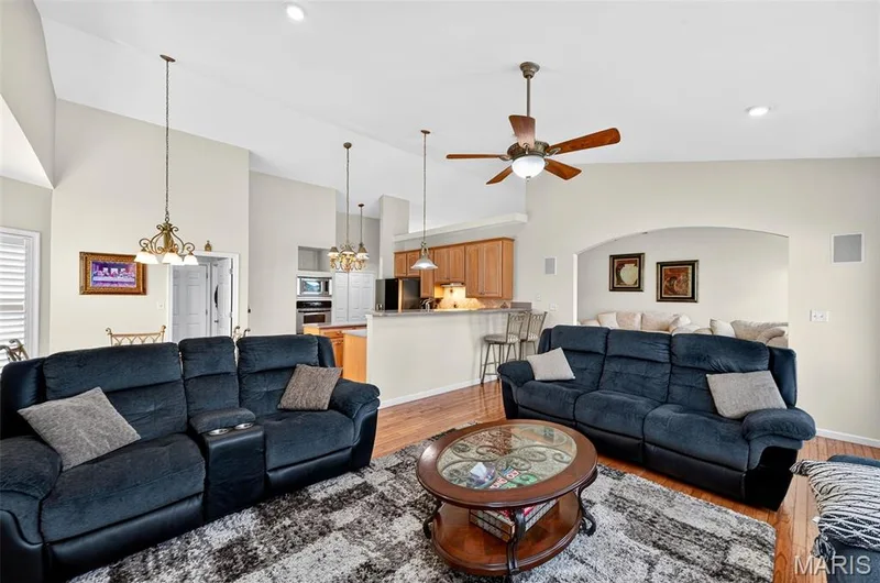 4425 Millcroft Drive, St Charles, MO 63304 — listing photo 13 of 37