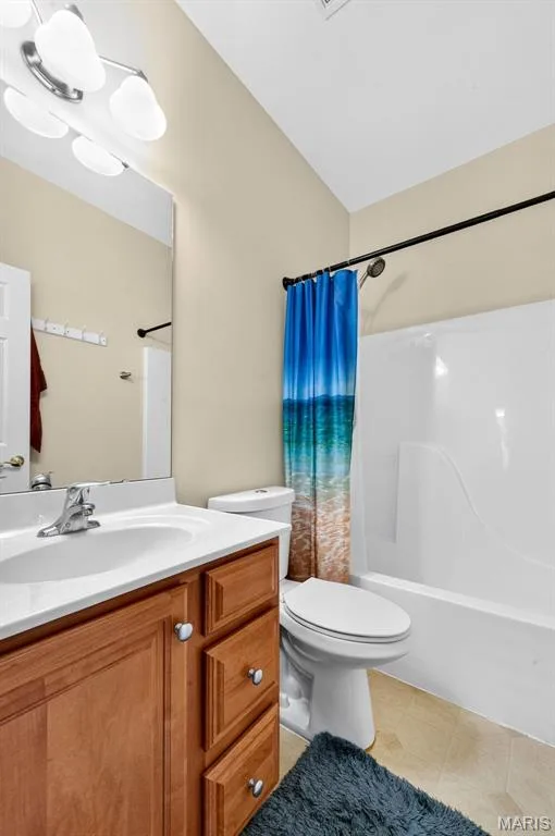 Hall Bathroom — 4425 Millcroft Drive, St Charles, MO 63304