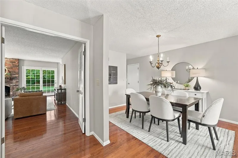 2176 Parasol Drive, Chesterfield, MO 63017 — listing photo 2 of 33