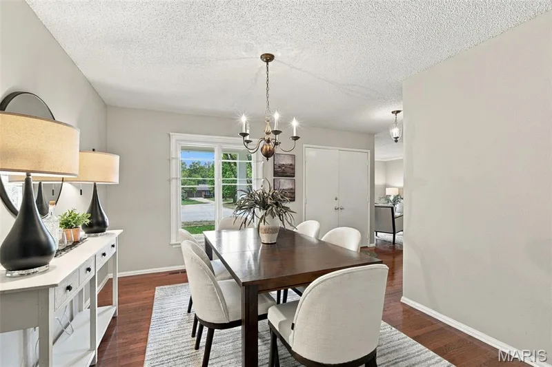 2176 Parasol Drive, Chesterfield, MO 63017 — listing photo 3 of 33