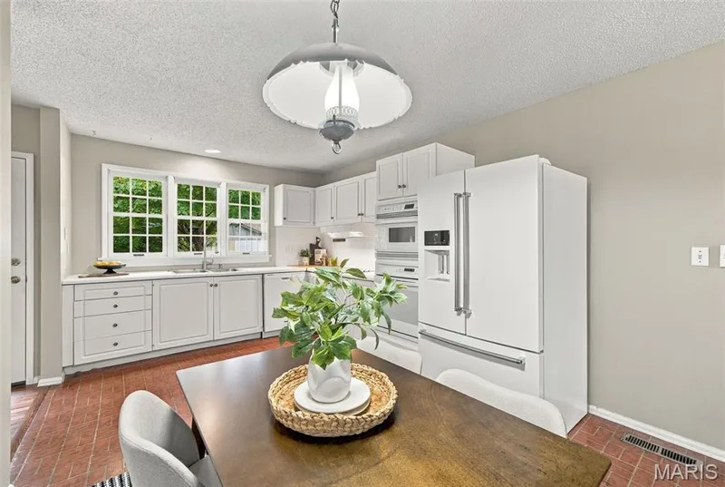 2176 Parasol Drive, Chesterfield, MO 63017 — listing photo 13 of 33