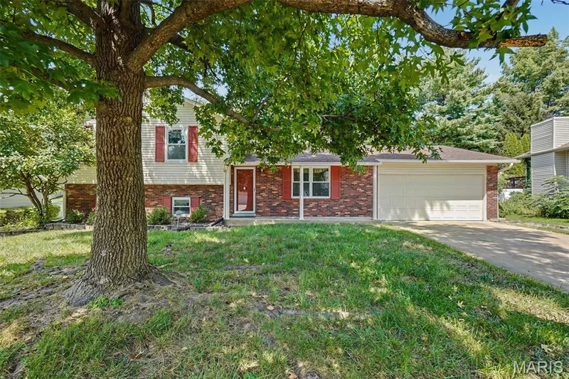 2215 Graystone Drive, St Charles, MO 63303 — listing photo 3 of 34
