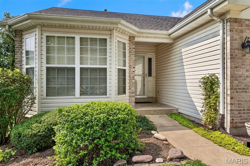 1319 Pine Bluff Drive, St Charles, MO 63304 — listing photo 2 of 29