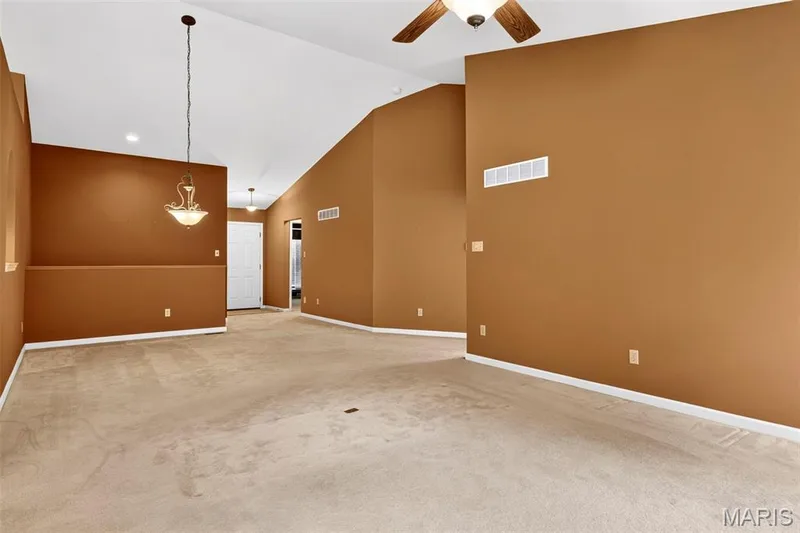 1319 Pine Bluff Drive, St Charles, MO 63304 — listing photo 5 of 29