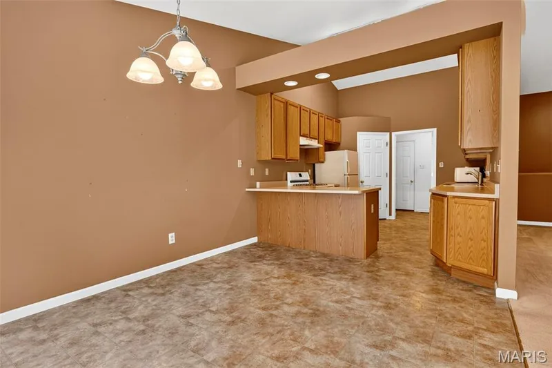 1319 Pine Bluff Drive, St Charles, MO 63304 — listing photo 7 of 29