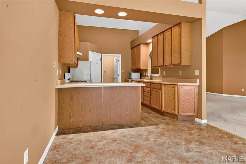 1319 Pine Bluff Drive, St Charles, MO 63304 — listing photo 8 of 29