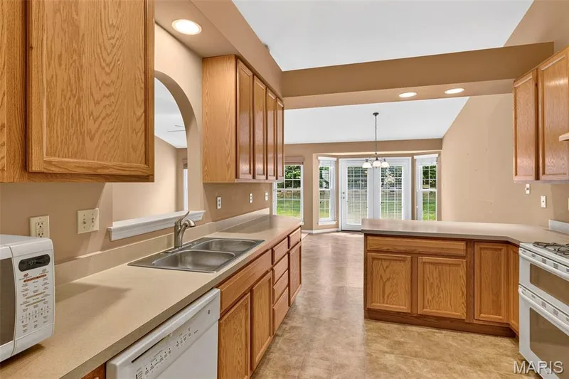 1319 Pine Bluff Drive, St Charles, MO 63304 — listing photo 11 of 29