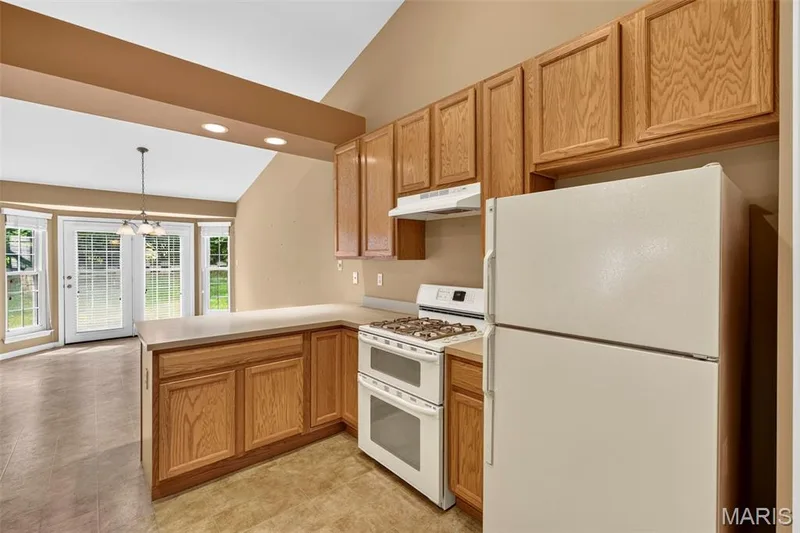 1319 Pine Bluff Drive, St Charles, MO 63304 — listing photo 12 of 29