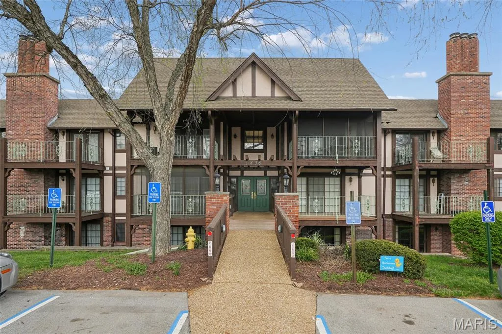 1436 Heritage Landing #310, St Charles, MO 63303 — listing photo 1 of 22