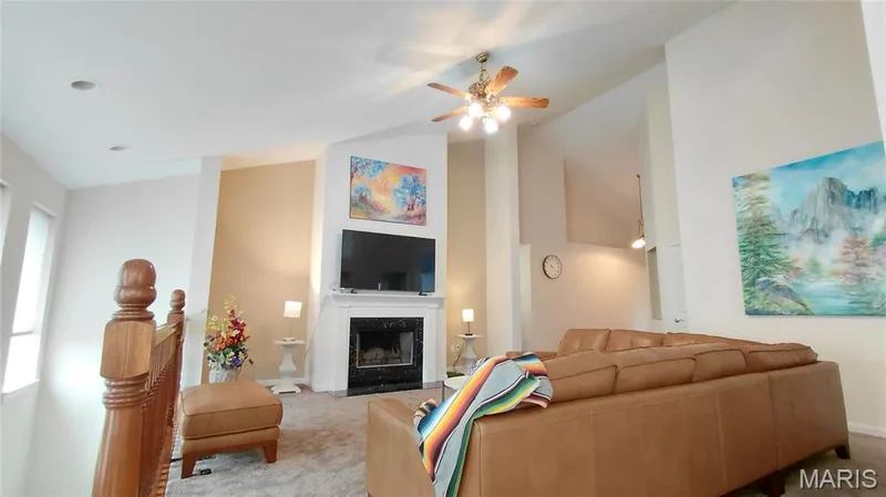 Vault ceiling Great room , fireplace, — 15234 Brightfield Manor Drive, Chesterfield, MO 63017