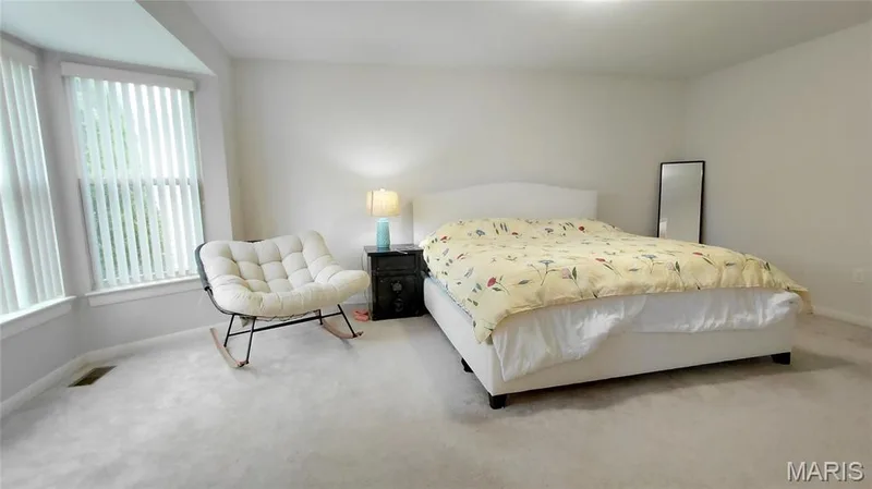 15234 Brightfield Manor Drive, Chesterfield, MO 63017 — listing photo 12 of 34