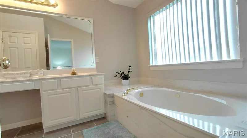 Jacuzzi Tub — 15234 Brightfield Manor Drive, Chesterfield, MO 63017
