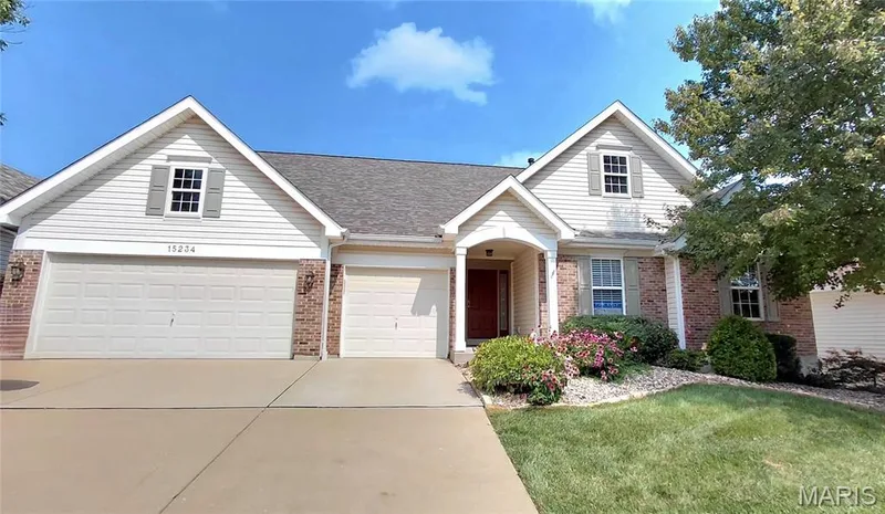 15234 Brightfield Manor Drive, Chesterfield, MO 63017 — listing photo 1 of 34