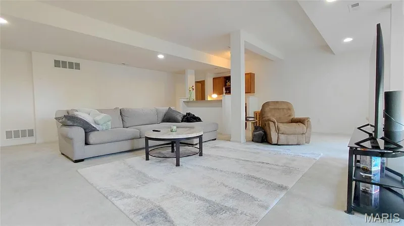 9'+ ceiling Large Rec  / Family room — 15234 Brightfield Manor Drive, Chesterfield, MO 63017