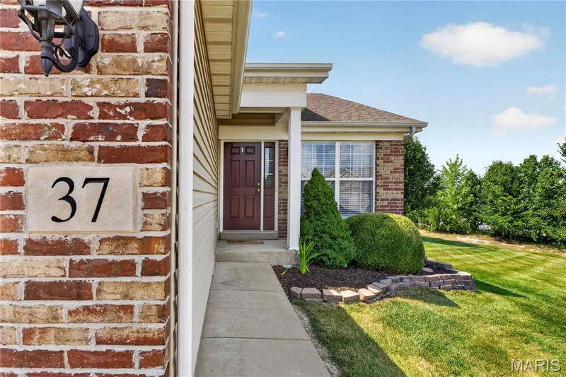 37 Sommer Circle Drive, O'Fallon, MO 63368 — listing photo 2 of 21
