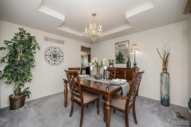 Dining Room — 14 Ludwigs Oak Court, St Charles, MO 63303