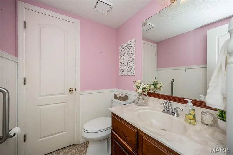 Powder Room — 14 Ludwigs Oak Court, St Charles, MO 63303