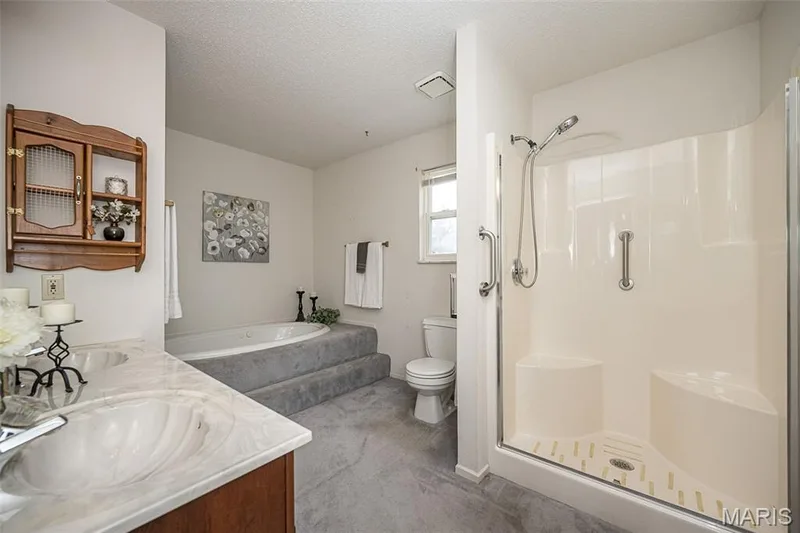 Primary Bathroom — 14 Ludwigs Oak Court, St Charles, MO 63303