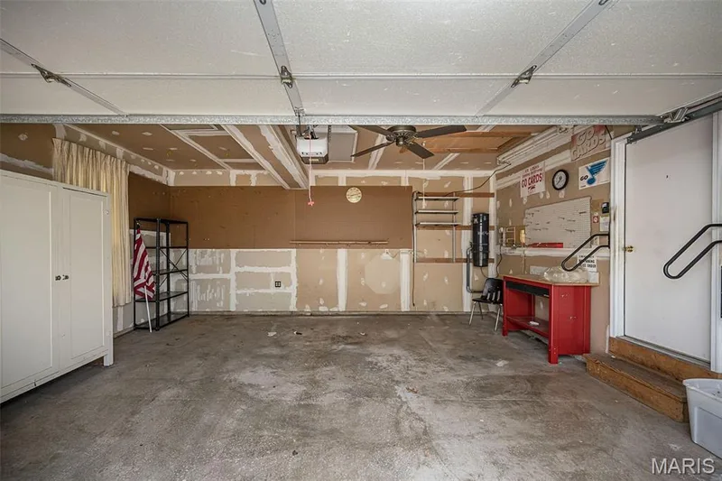 Attached 2 Car Garage — 14 Ludwigs Oak Court, St Charles, MO 63303