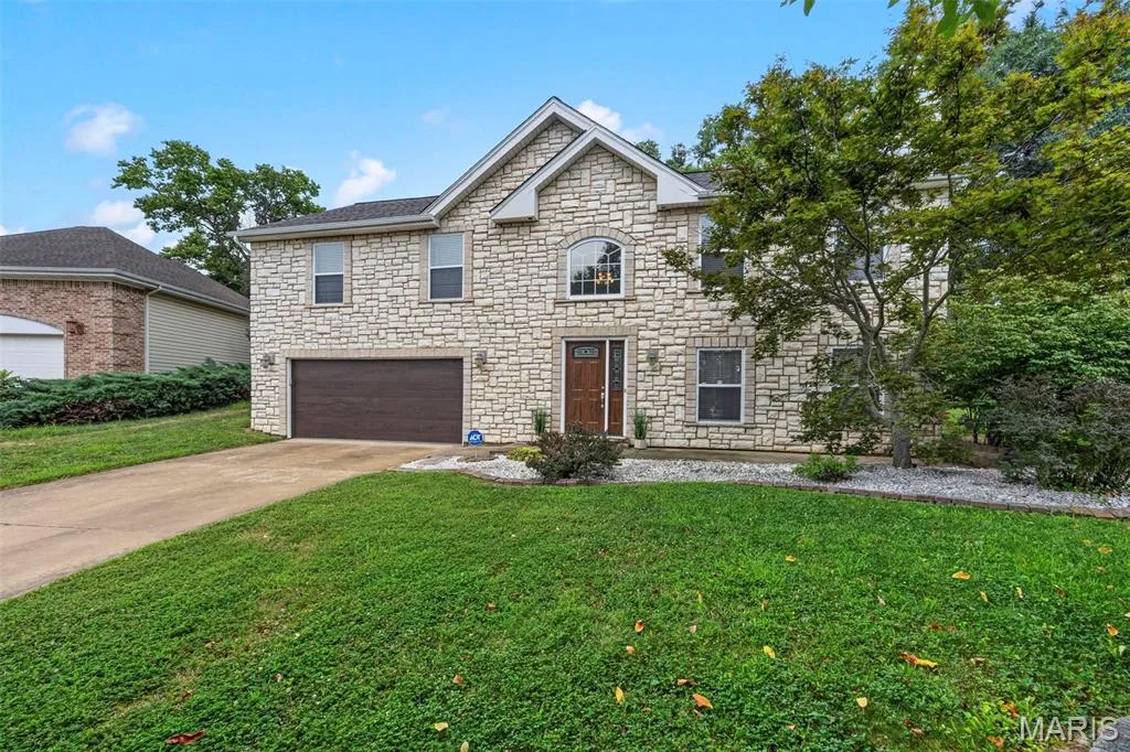 3950 White Rose Lane, St Charles, MO 63304 — listing photo 1 of 38