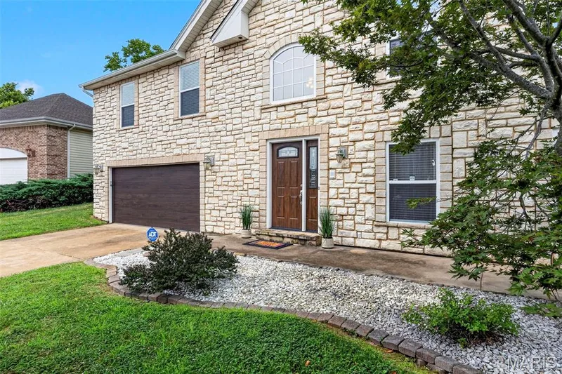 3950 White Rose Lane, St Charles, MO 63304 — listing photo 3 of 38