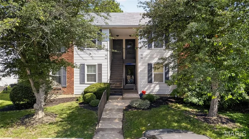 148 Old Buggy Court, St Peters, MO — listing photo 1