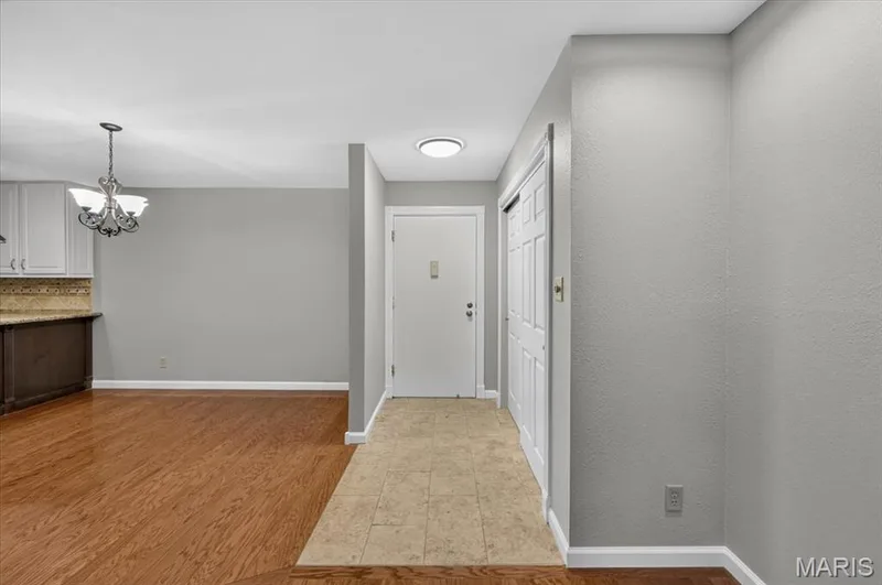 Ceramic tile entry. — 1380 Heritage Landing #202, St Charles, MO 63303