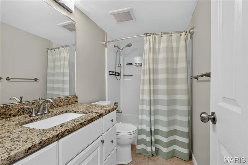 Hall bath. — 1380 Heritage Landing #202, St Charles, MO 63303