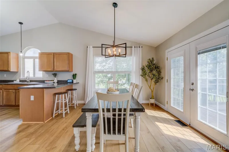 Abundant natural light — 109 Emerald Isle Lane, Wentzville, MO 63385
