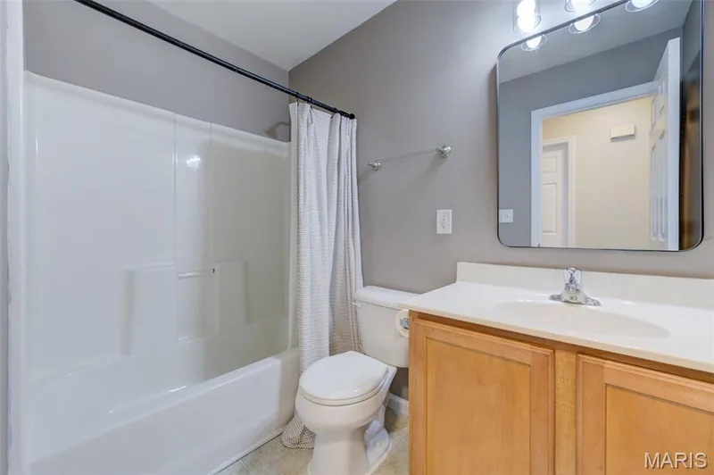 Tub/Shower combo — 109 Emerald Isle Lane, Wentzville, MO 63385