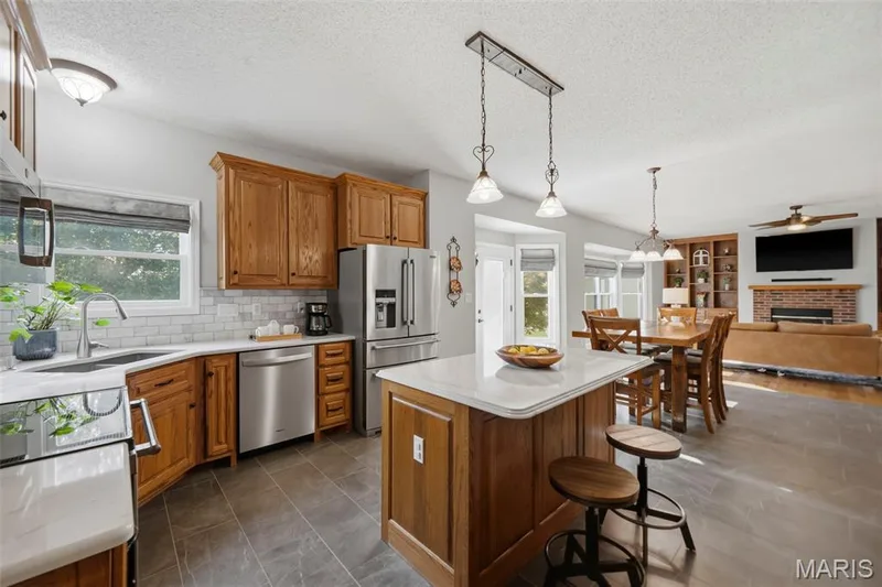 Seamless transitions into the breakfast room and living room — 2 Emmons Court #1294, O'Fallon, MO 63368