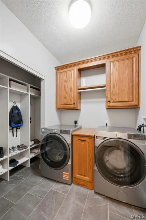 Laundry and mud room off of the garage — 2 Emmons Court #1294, O'Fallon, MO 63368