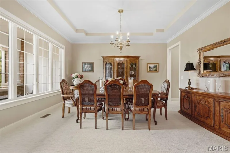 1931 Chesterfield Ridge Circle, Chesterfield, MO 63017 — listing photo 5 of 32